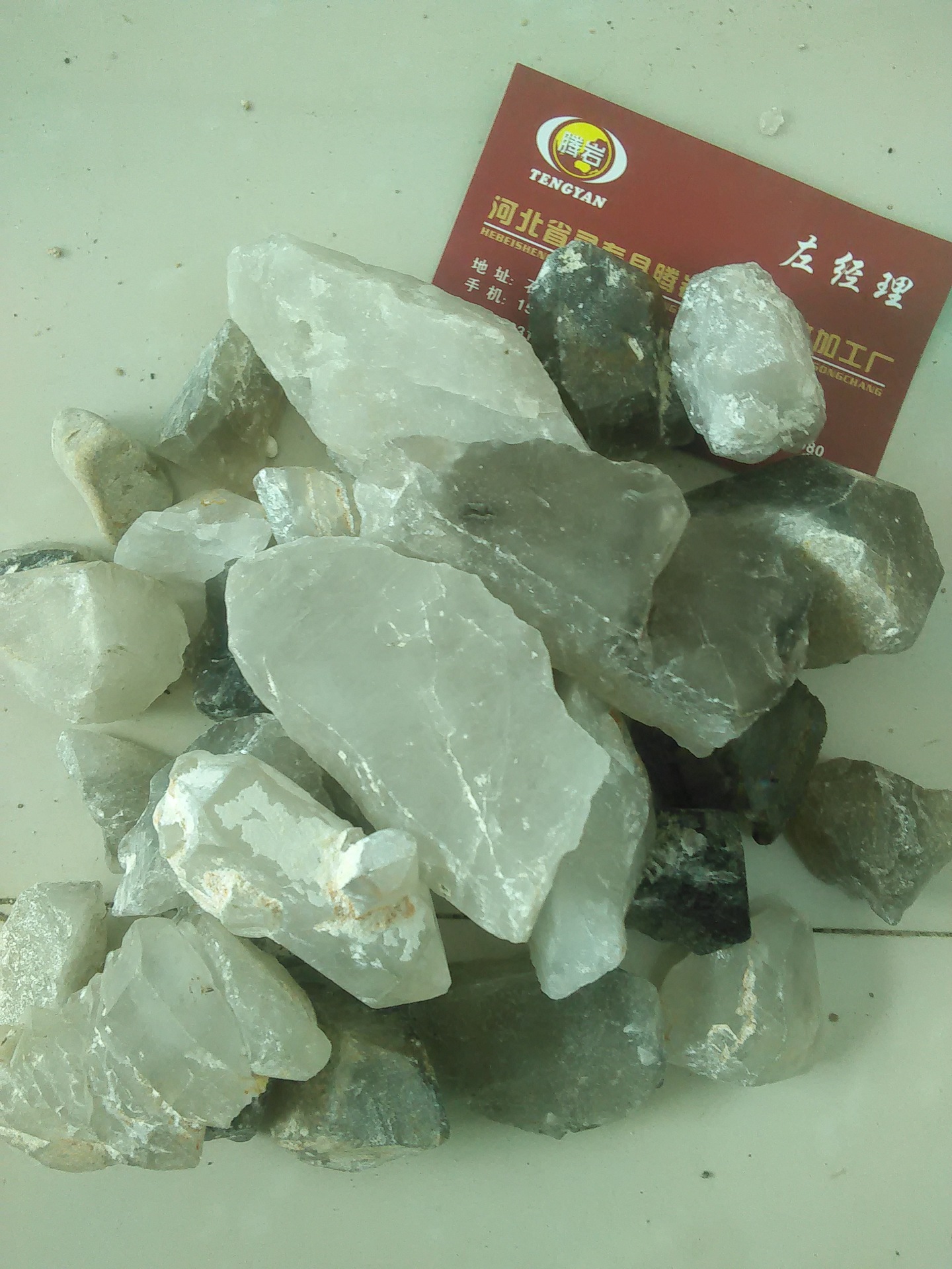 厂家供应水晶石原矿 白色水晶石 粉色水晶硅 水晶硅矿石