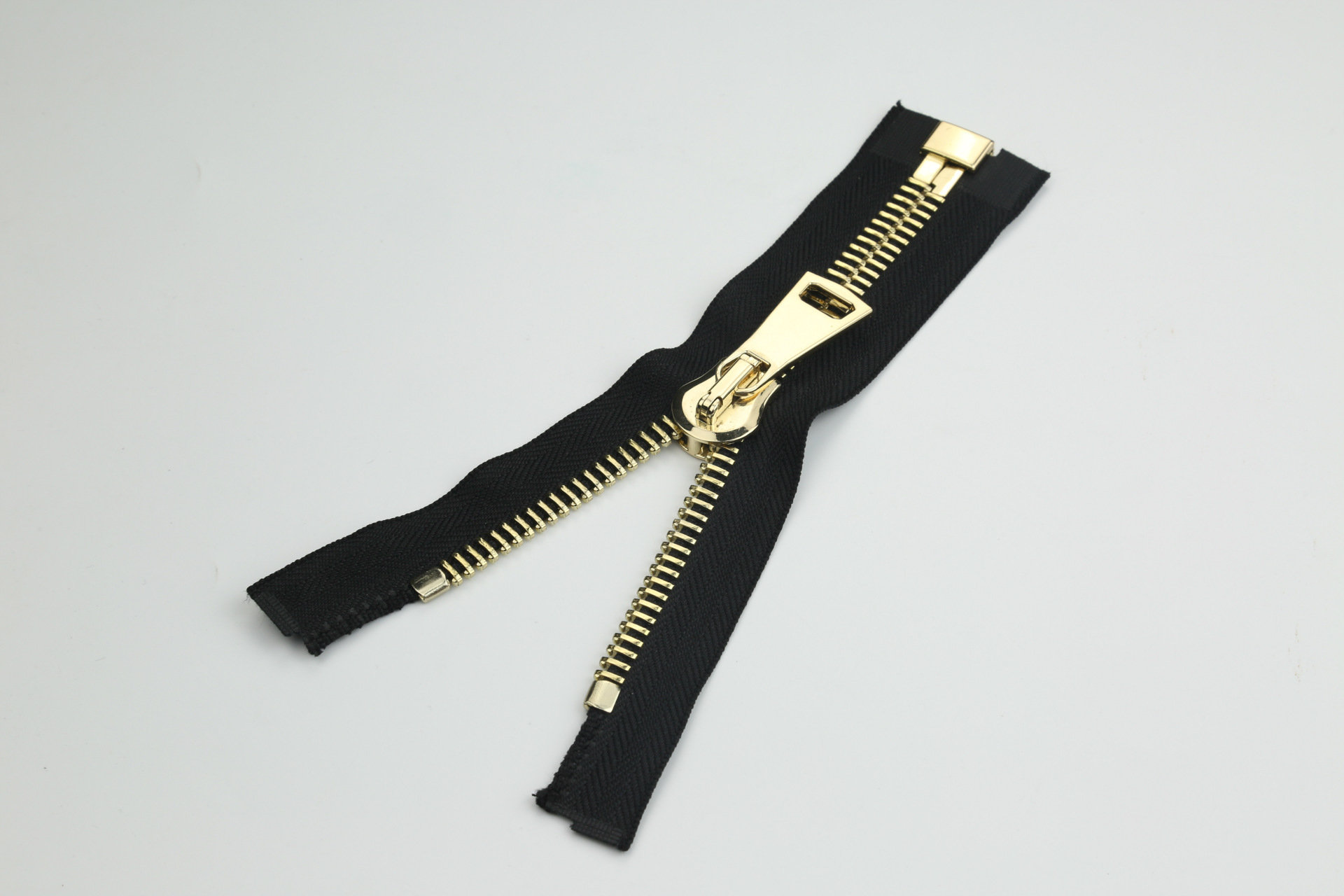 厂家直销 箱包专用金属拉链 15#金属瑞士牙浅金开尾拉链