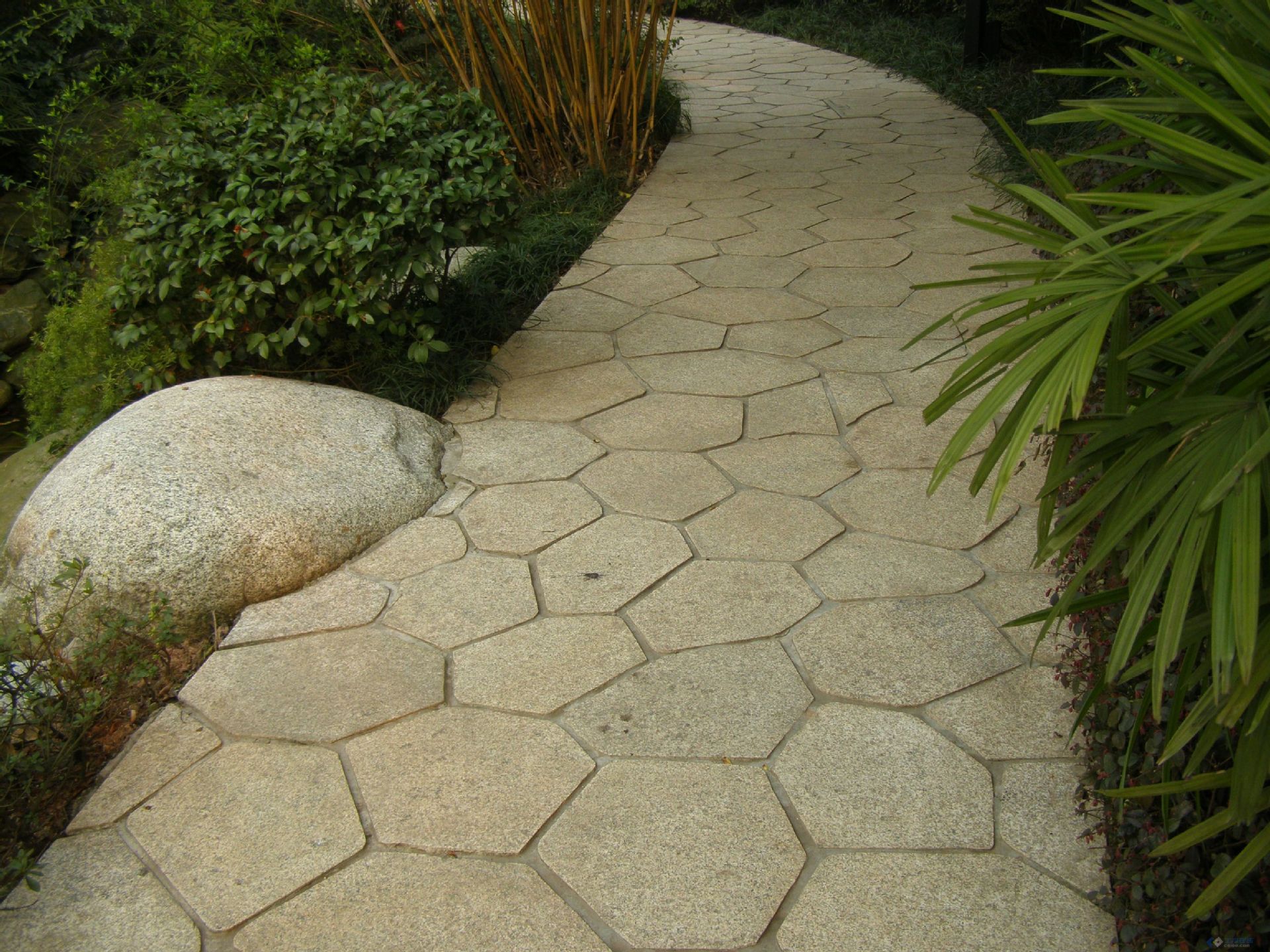 五莲红石材碎拼红色石头碎拼灰色石材碎拼石材碎拼厂家**-燕麦产业网