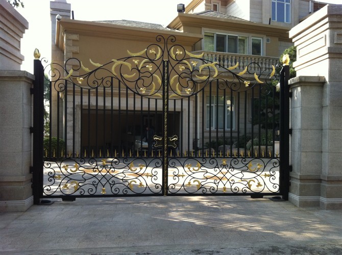 供应厂门口电动伸缩大门 小区门口平移门 铁花大门 别墅铁艺门