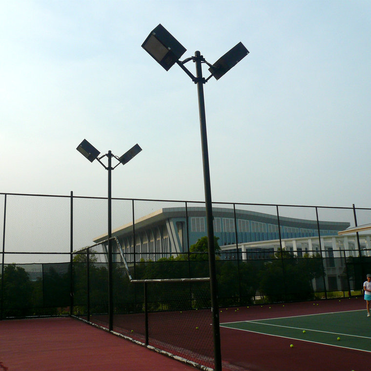 兴宁市的9米足球场灯杆9米灯柱配1000w灯具照亮全场