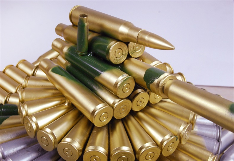 厂家直销 子弹壳 炮弹壳工艺品纪念品12.7转盘大坦克(迷彩)