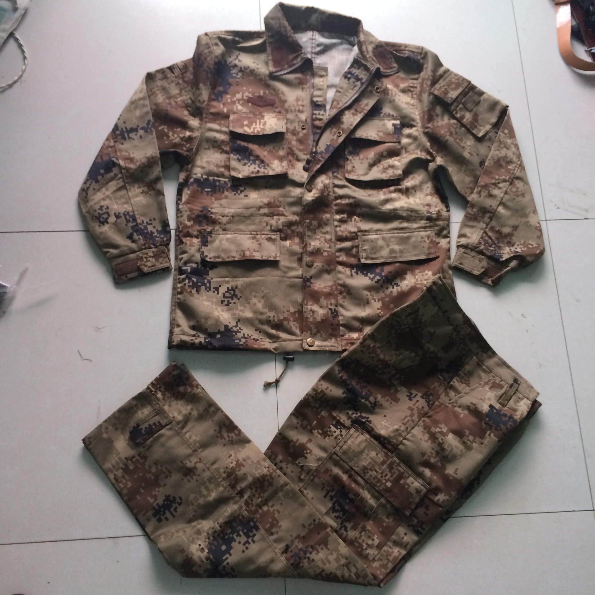 07款荒漠迷彩服套装冬作训服耐磨训练外套户外工作服批发