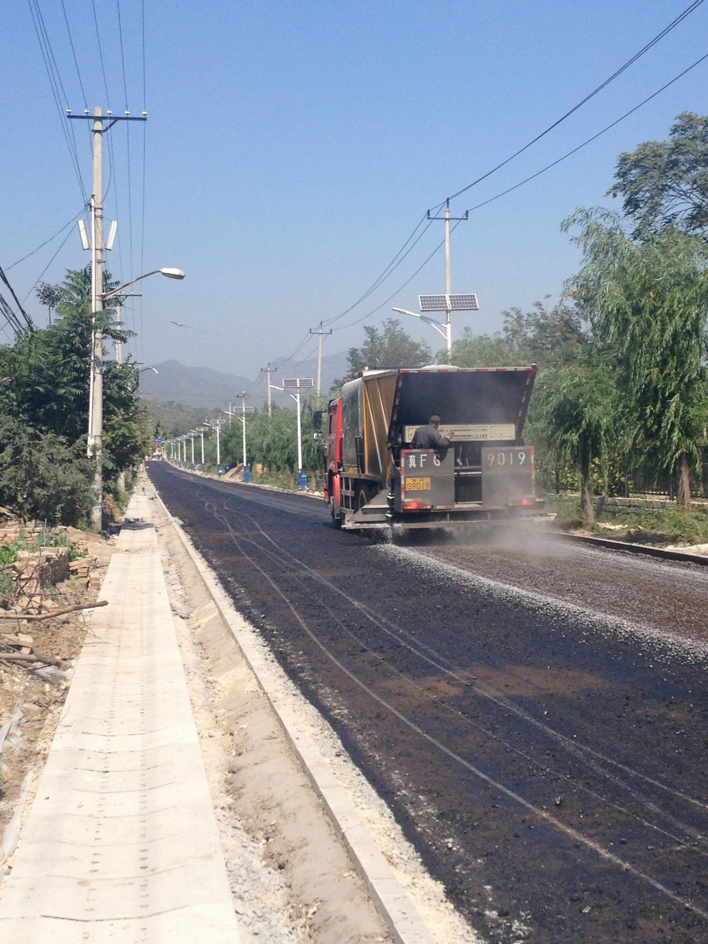 乳化沥青 碎石 同步封层 下封层