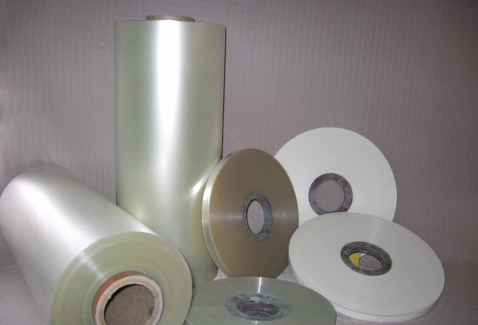 服务东莞市利发薄膜材料行批发销售pet聚酯薄膜(高透明乳白色)pet膜