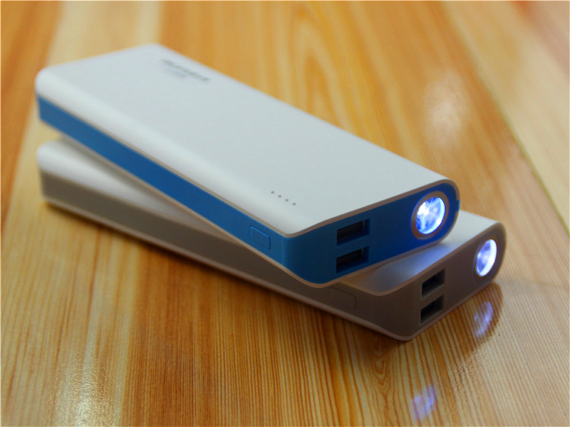 批发大容量21000移动电源 迪卡特 通用型 双输出充电宝 超长待机_移动