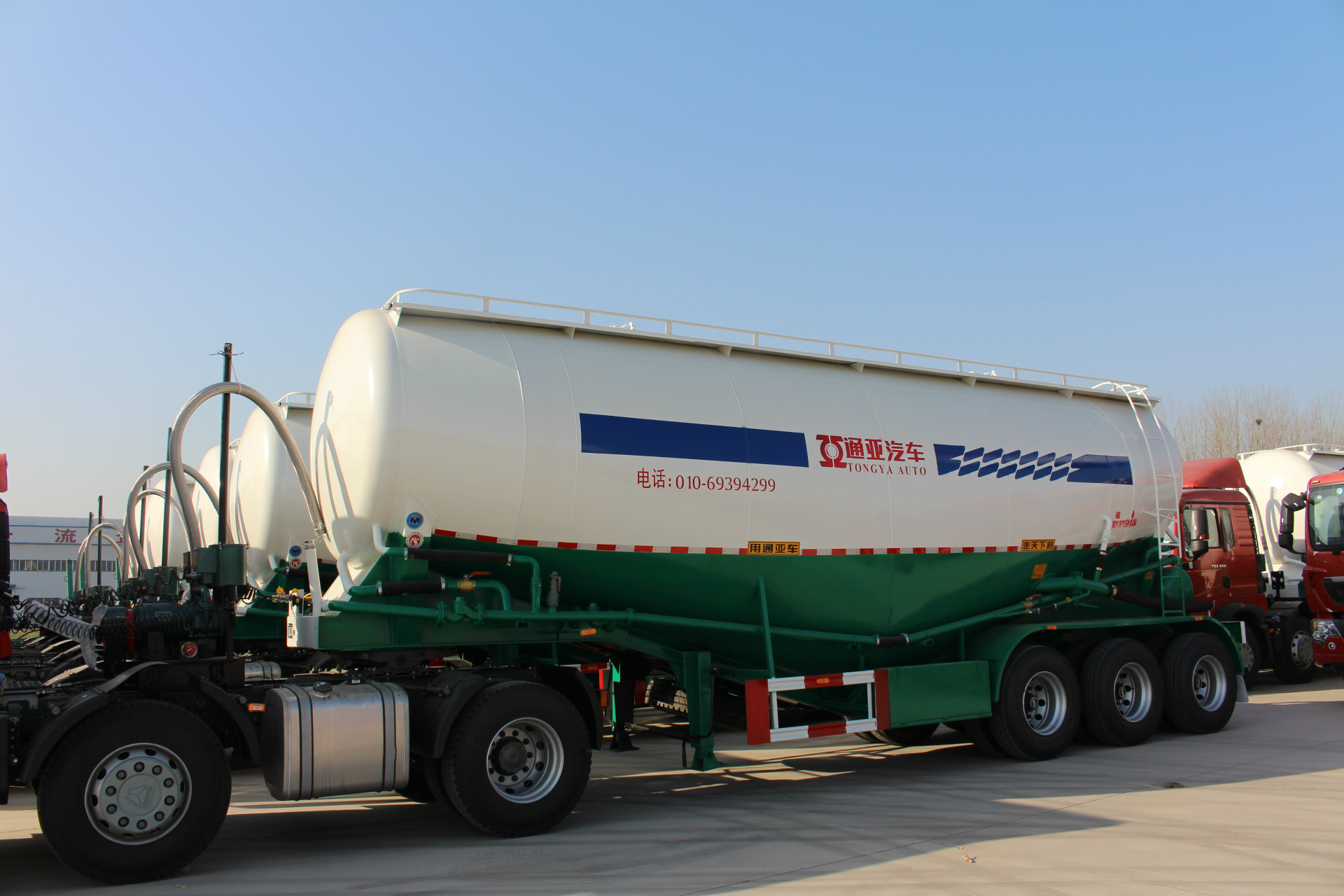 供应通亚达43立方粉粒物料运输半挂车