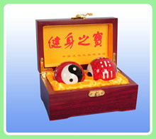 厂家批发保定铁球木盒装 景泰蓝八卦图案 老人生日祝寿节日送礼