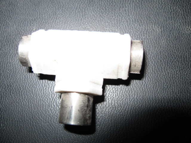 有线电视三通插头 闭路线转接头 有线电视线1分2接头 简易分配器