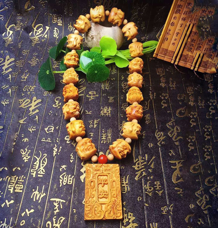 正宗太行崖柏精雕十八罗汉车挂 崖柏平安无事牌车饰