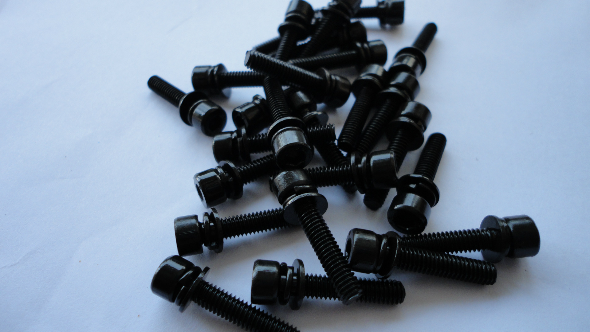 gb9074 4*12圆柱头内六角两组合达克罗螺丝