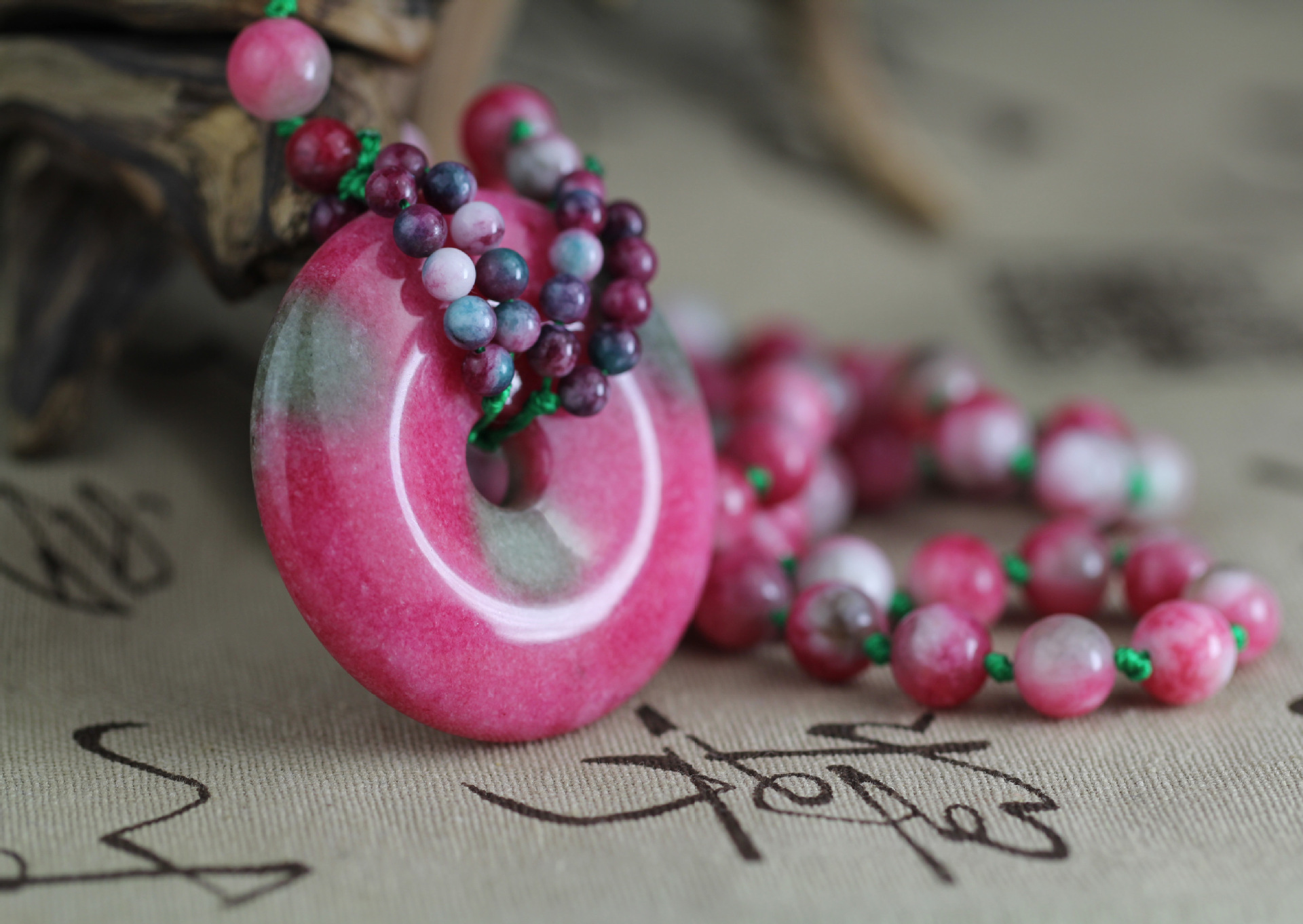 厂家直销天然桃花玉毛衣链特价批发