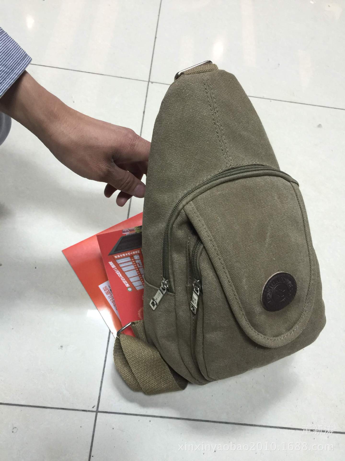 供应2016新款帆布胸包