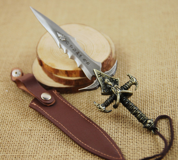 火爆热销 wow魔兽世界霜之哀伤挂件 cosplay 网游周边羊角剑