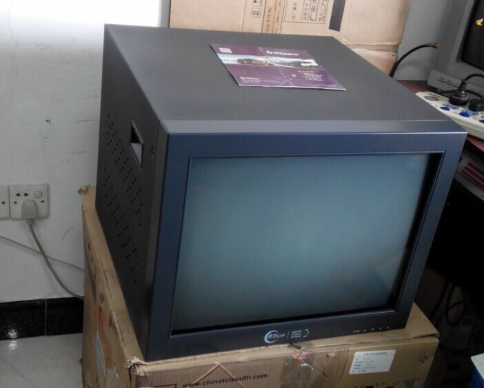 21寸彩色纯平监视器 和tcl21寸监视器mc21款式相仿,crt监视器