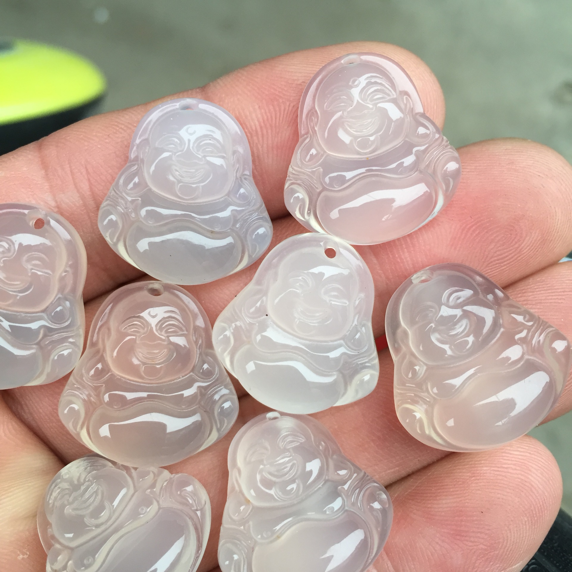 厂家直销 正品保障天然玛瑙玉髓小笑佛 玉髓小佛做工精美平安小佛