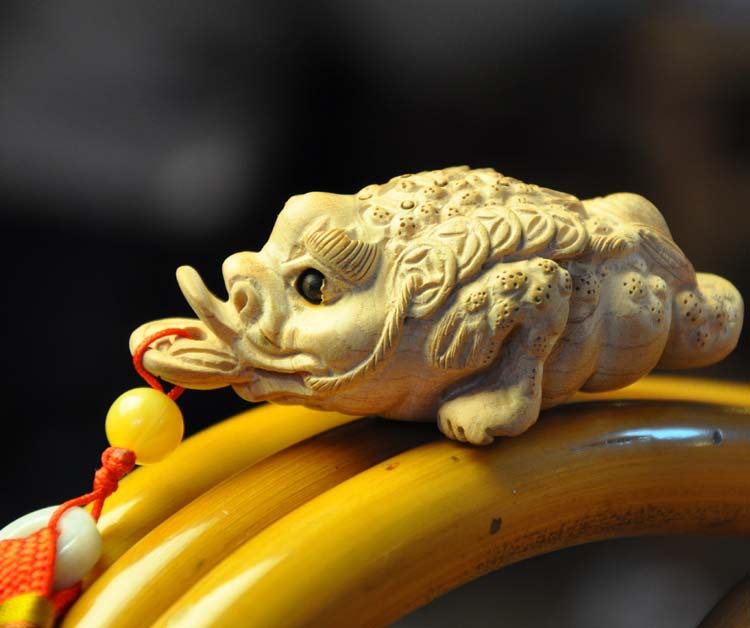 肥城桃木工艺品 fdj-2340精雕金蟾手把件 福临桃木剑 桃木把件