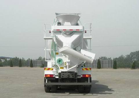 重汽豪沃ZZ5317GJBN3667D1型混凝土搅拌运输车 搅拌容积14立方米