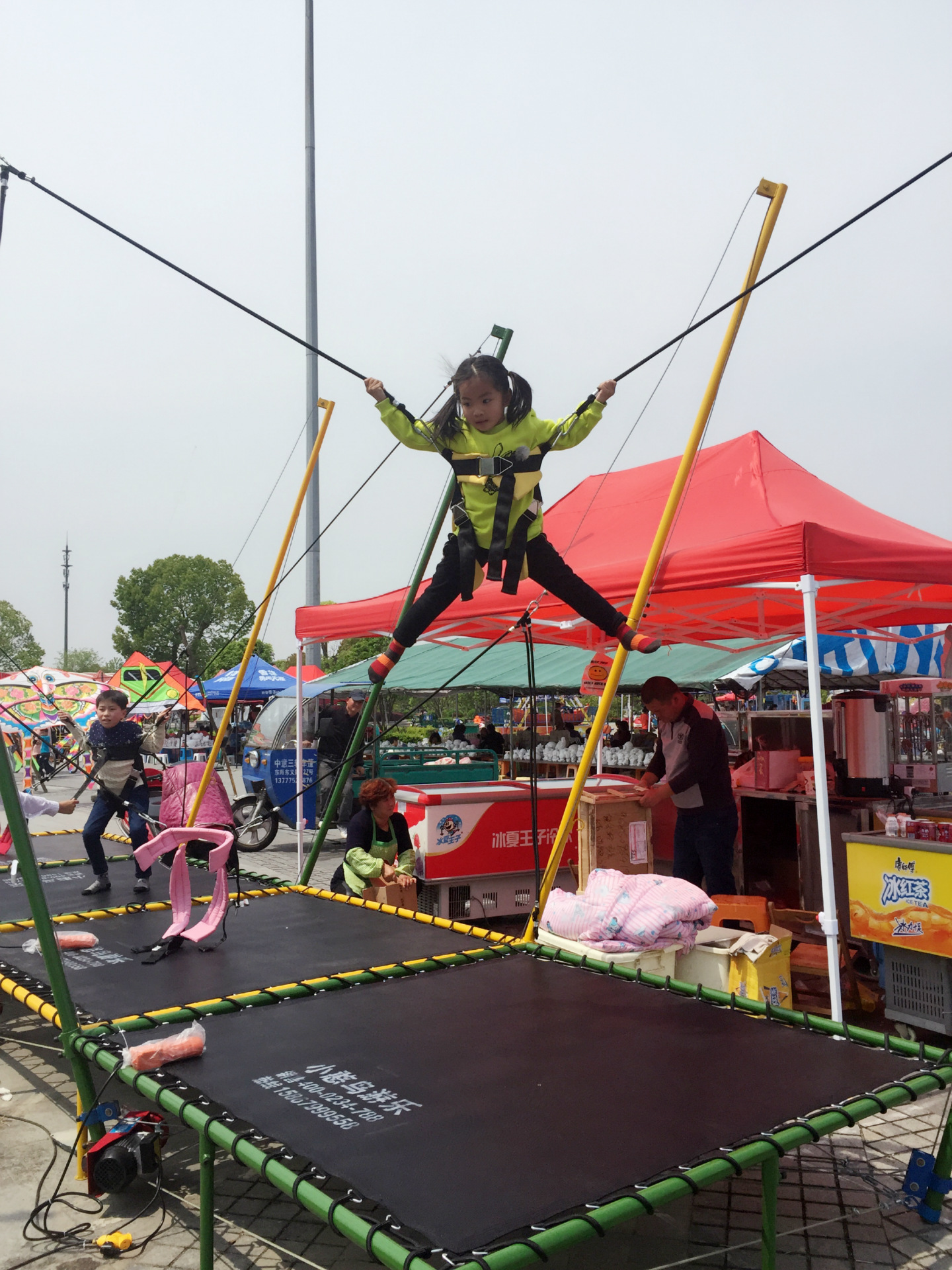 【厂家直销】加厚钢管蹦极跳床,儿童跳跳床,蹦床,蹦极用品