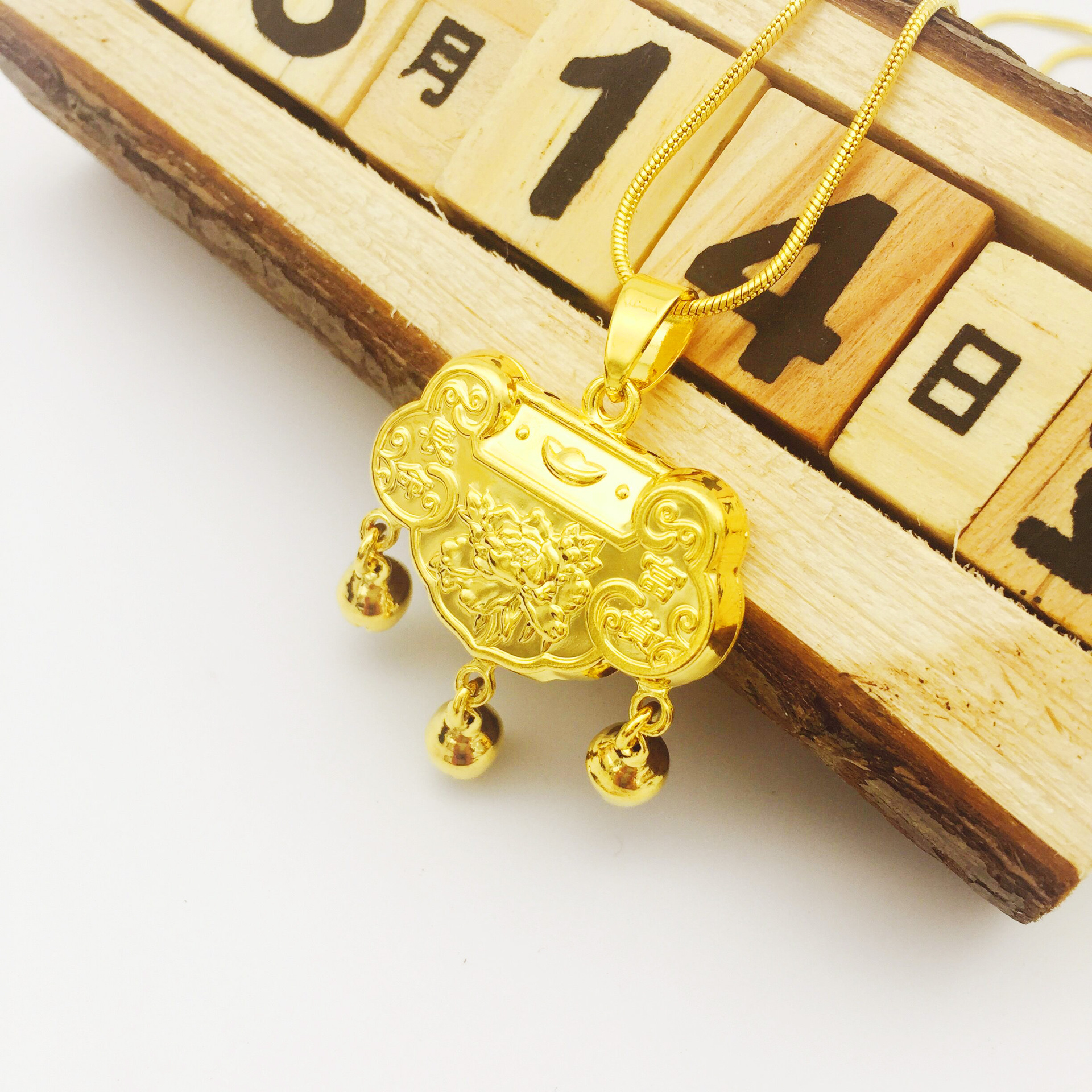 黄铜镀金长命锁 新款欧币金首饰项链女士款 黄铜镀金饰品一件代发