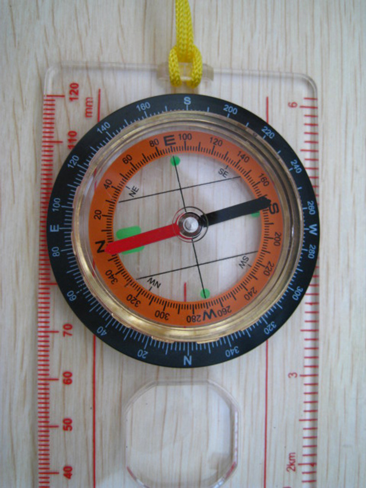 凹凸 户外用品定向指北针越野比赛徒步穿越专用指南针70g at7615