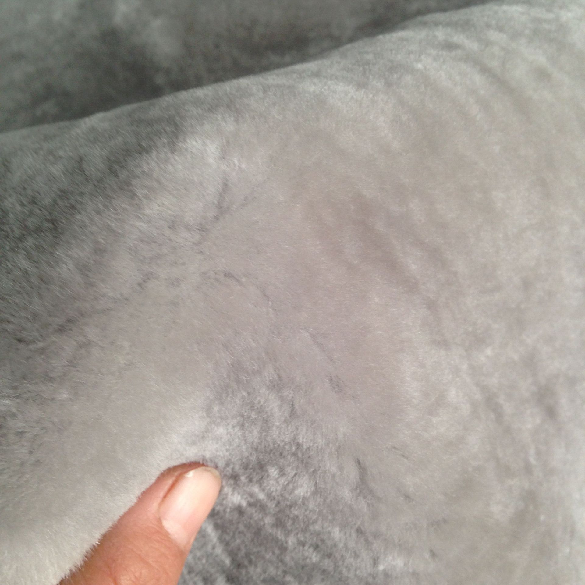 厂家批发澳洲进口羊剪绒染色皮绵羊皮直毛服装内胆皮草质量保证