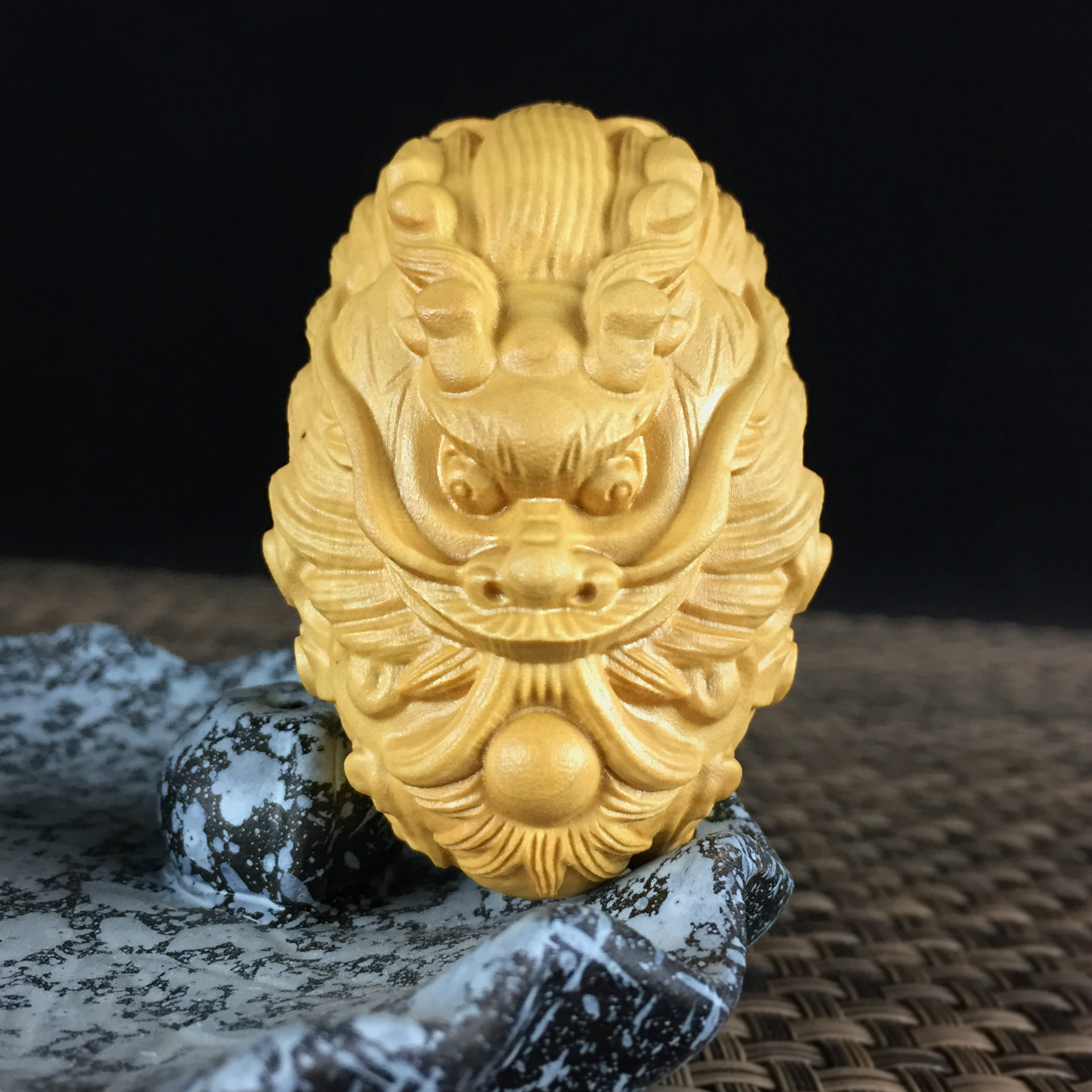 厂家直销批发黄杨木雕雕刻木质工艺品手把件雕刻文玩盘核生肖龙