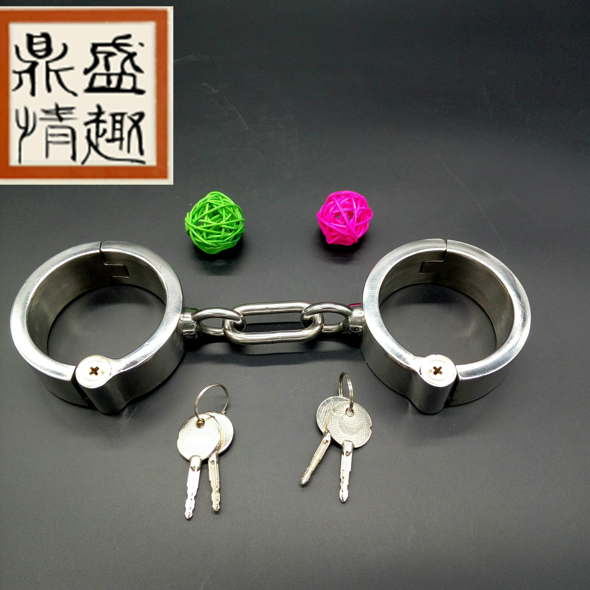 厂家直销女用不锈钢圆锁手铐金属成人情趣用品一件代发货