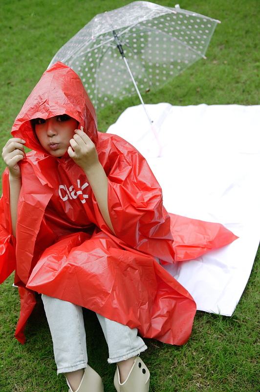 成人时尚红色pvc方形雨披 外贸雨衣厂家原单批发可定制