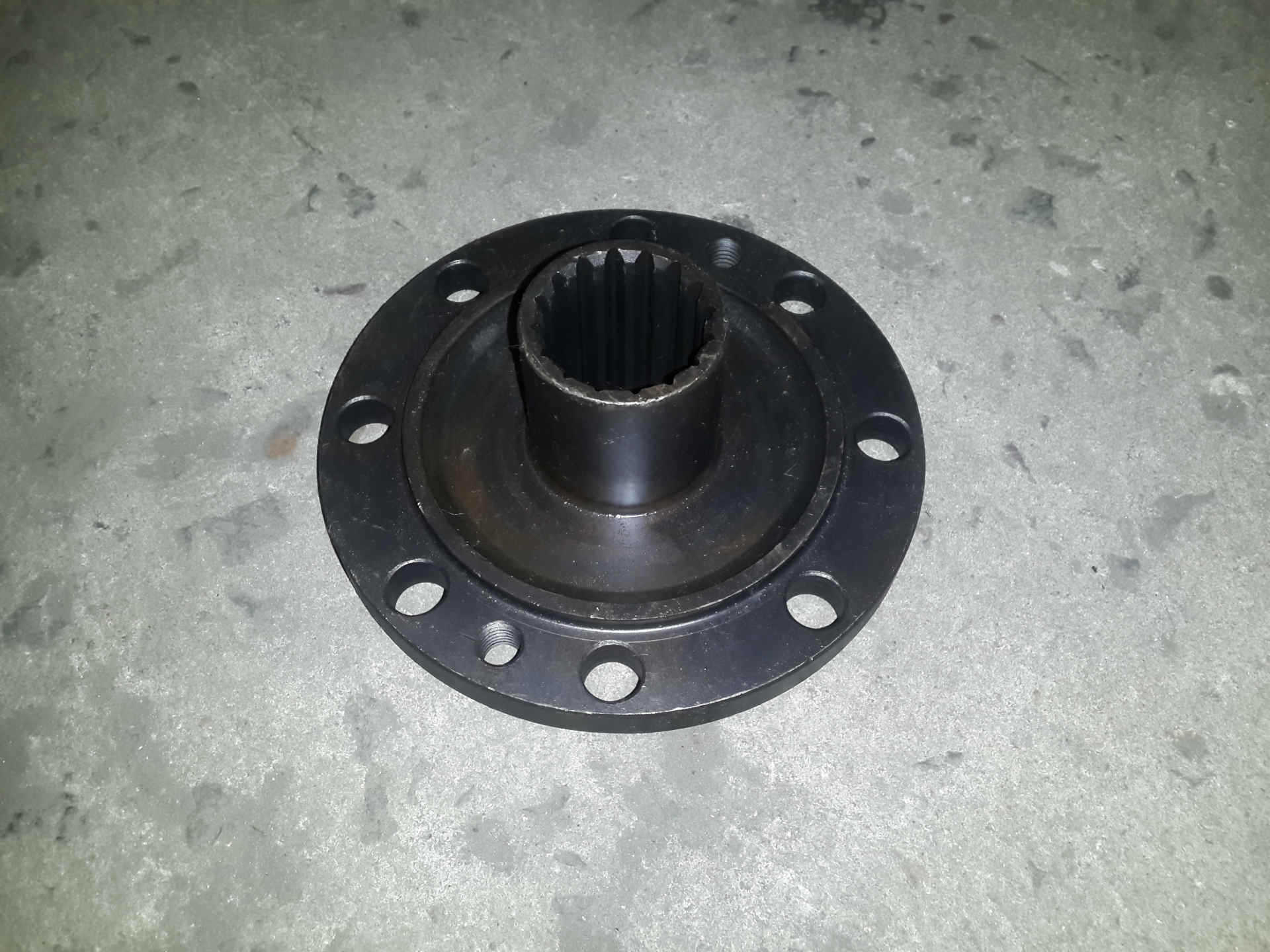 130前驱动桥适用于四驱车型130半轴突缘