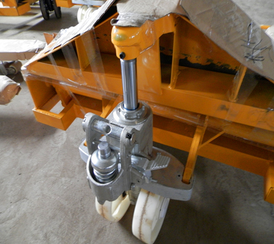 供应圆盘式液压地老虎/纱辊搬运叉车/纺织盘头专用拉轴车/手拉车