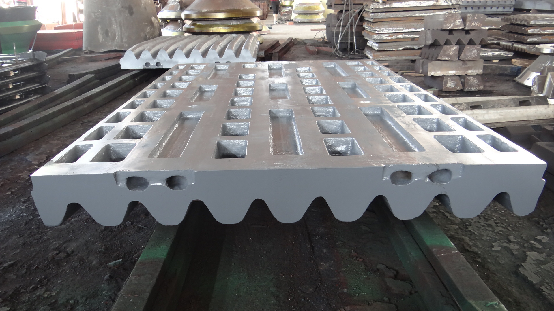 厂家直销出口颚式破碎机齿板,美卓c125,c110等齿板