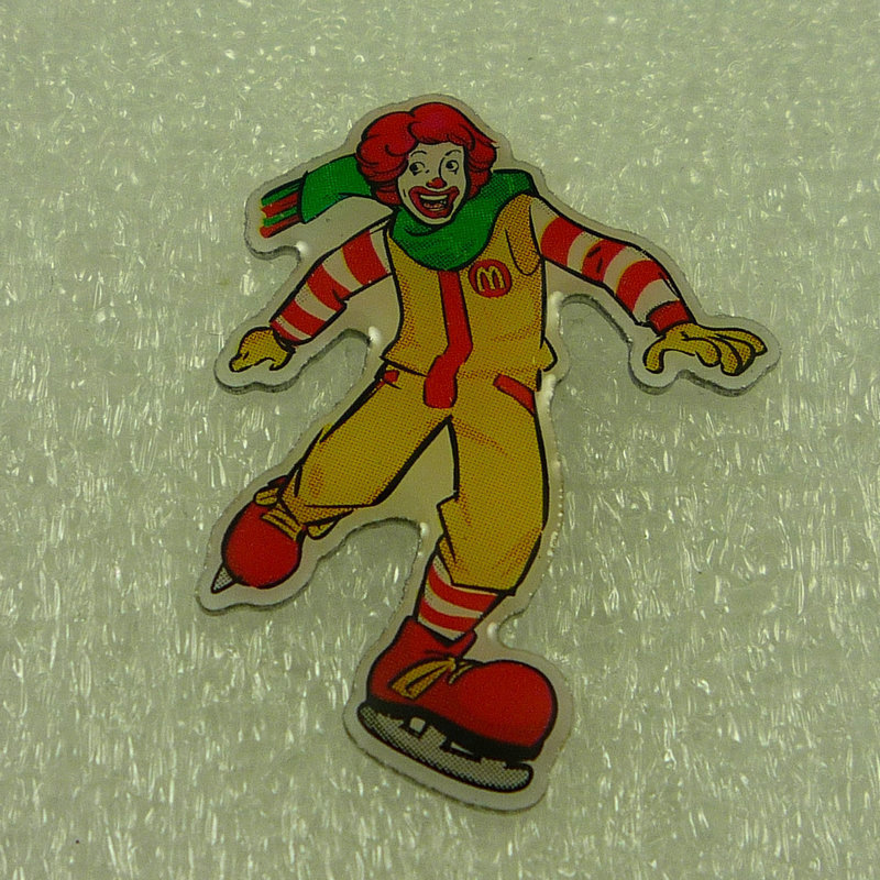 厂家直销麦当劳胸章 创意徽章 麦当劳滴胶徽章 员工礼品胸章