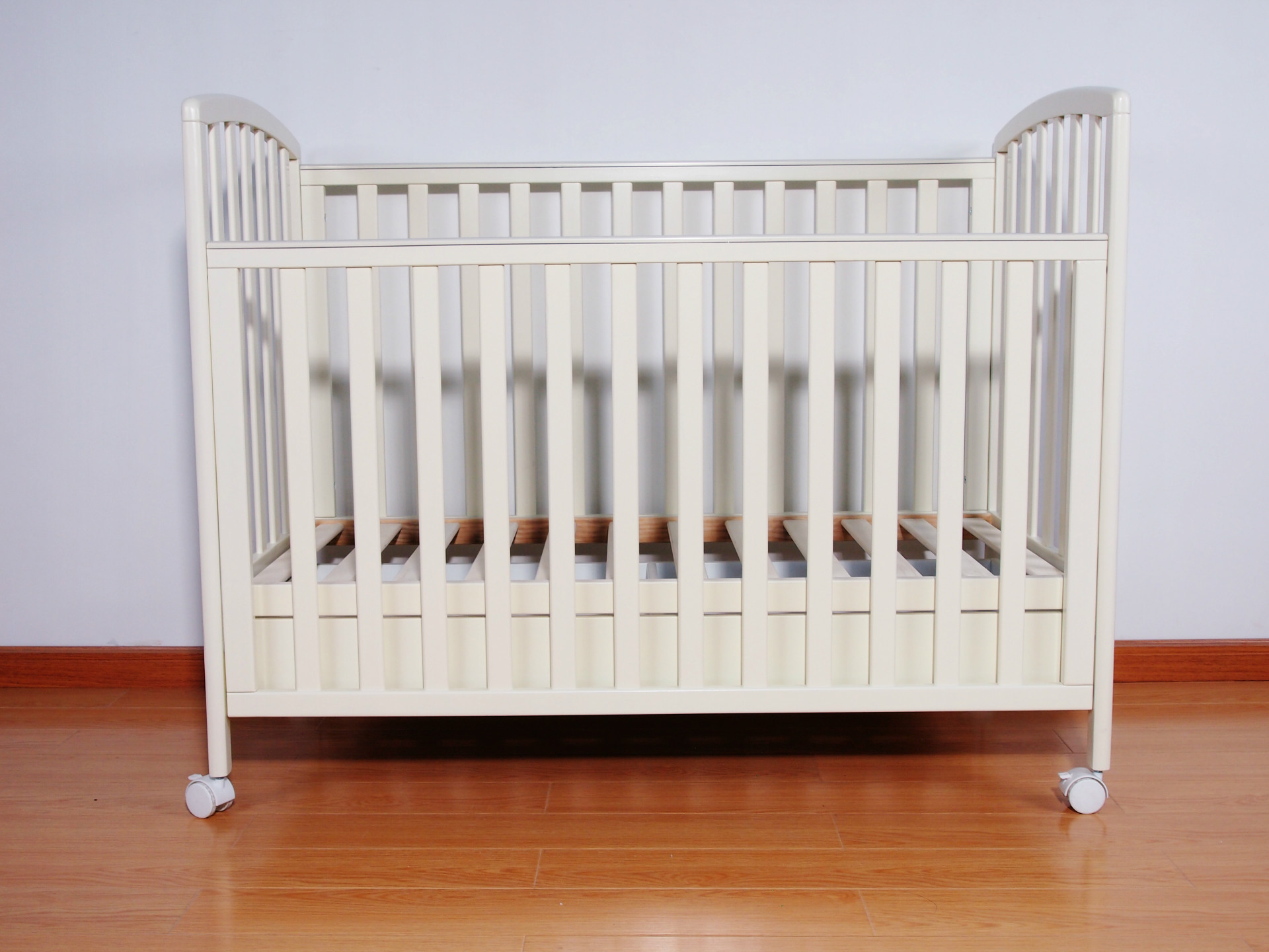 稚尚婴童 新西兰松木 高档婴儿床 童床 宝宝床 厂家直销 定做批发