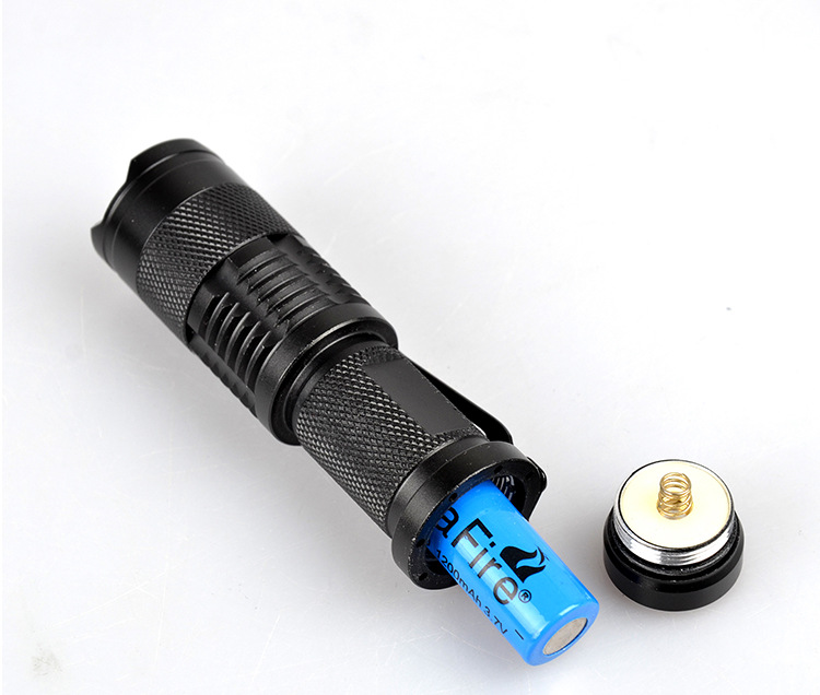 led户外远射战术强光手电筒 远程照射充电强光手电筒 厂家批发