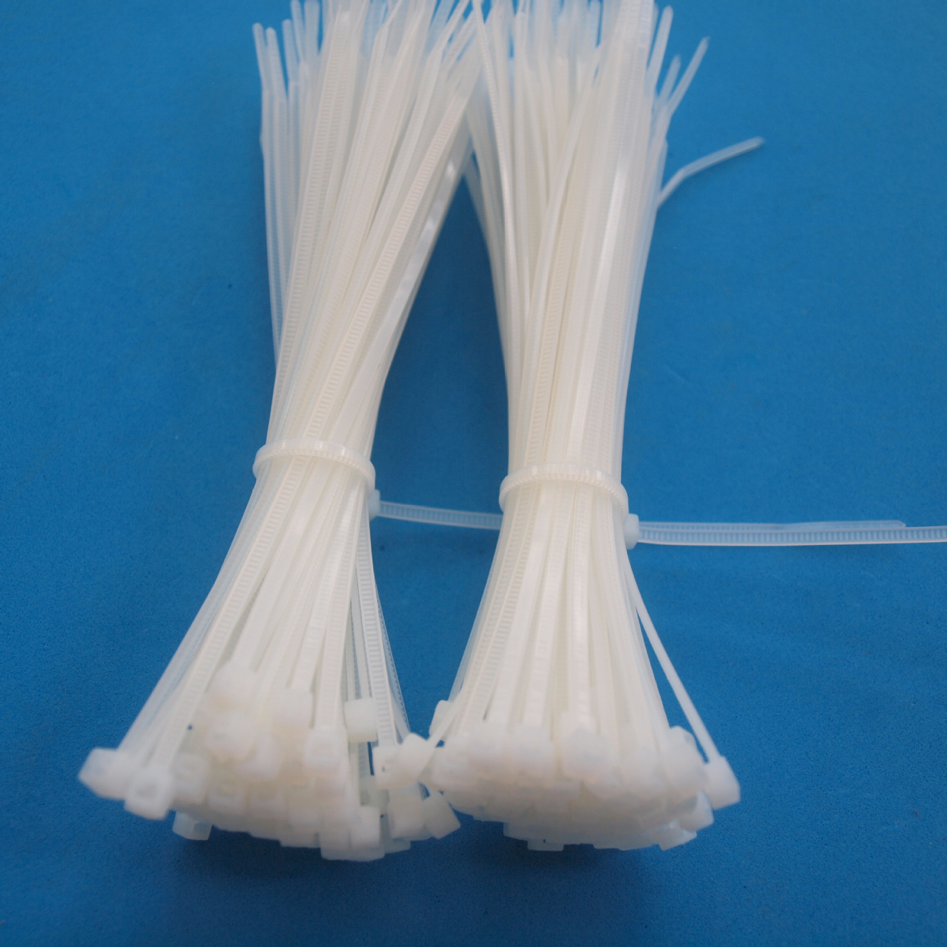 厂家直销4*150 塑料扎带 束线带 捆绑带 尼龙扎带批发 现货