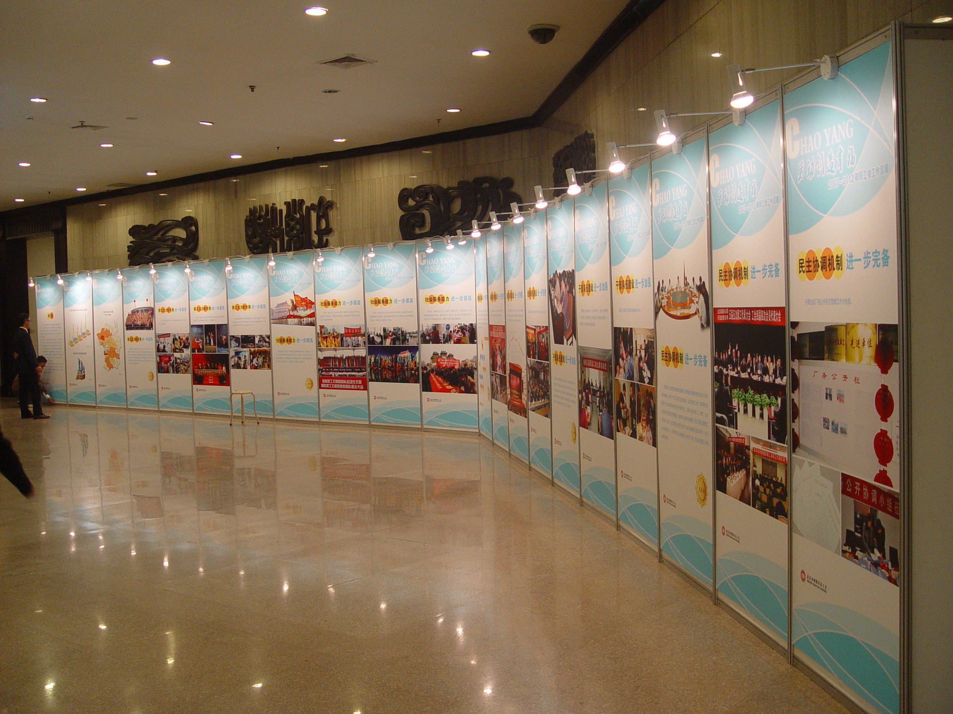 热卖八棱柱展板学校宣传展示板隔断屏风艺术宣传折叠便携式展架