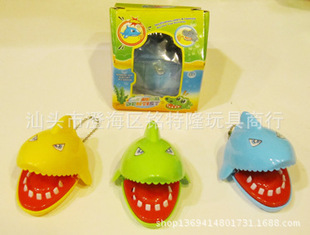 咬人小鲨鱼 小鲨鱼钥匙扣玩具 创意整人儿童玩具 淘宝热卖
