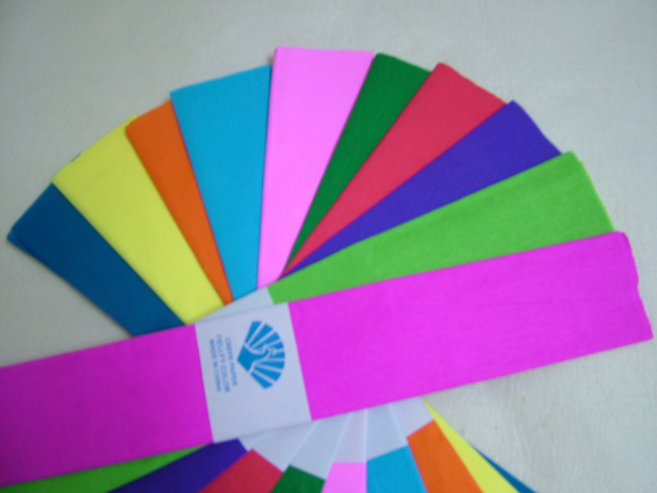 特价促销彩色皱纹纸卷皱纹纸幼儿园手工剪纸每袋10色10张装