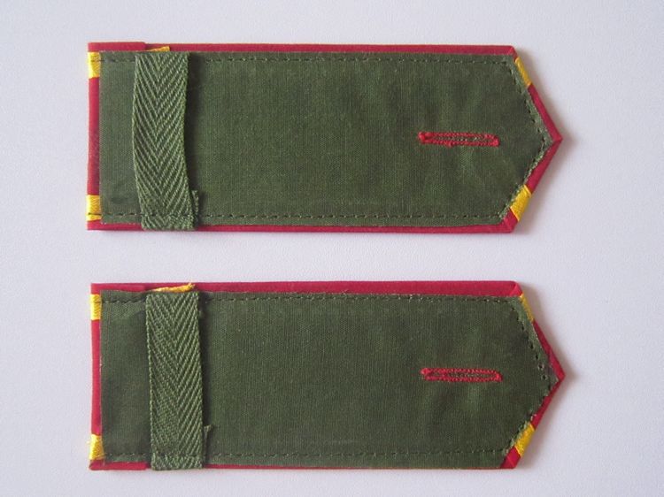 厂家批发 大学生军训服肩章 中学迷彩服红色肩章 织唛左右各一个