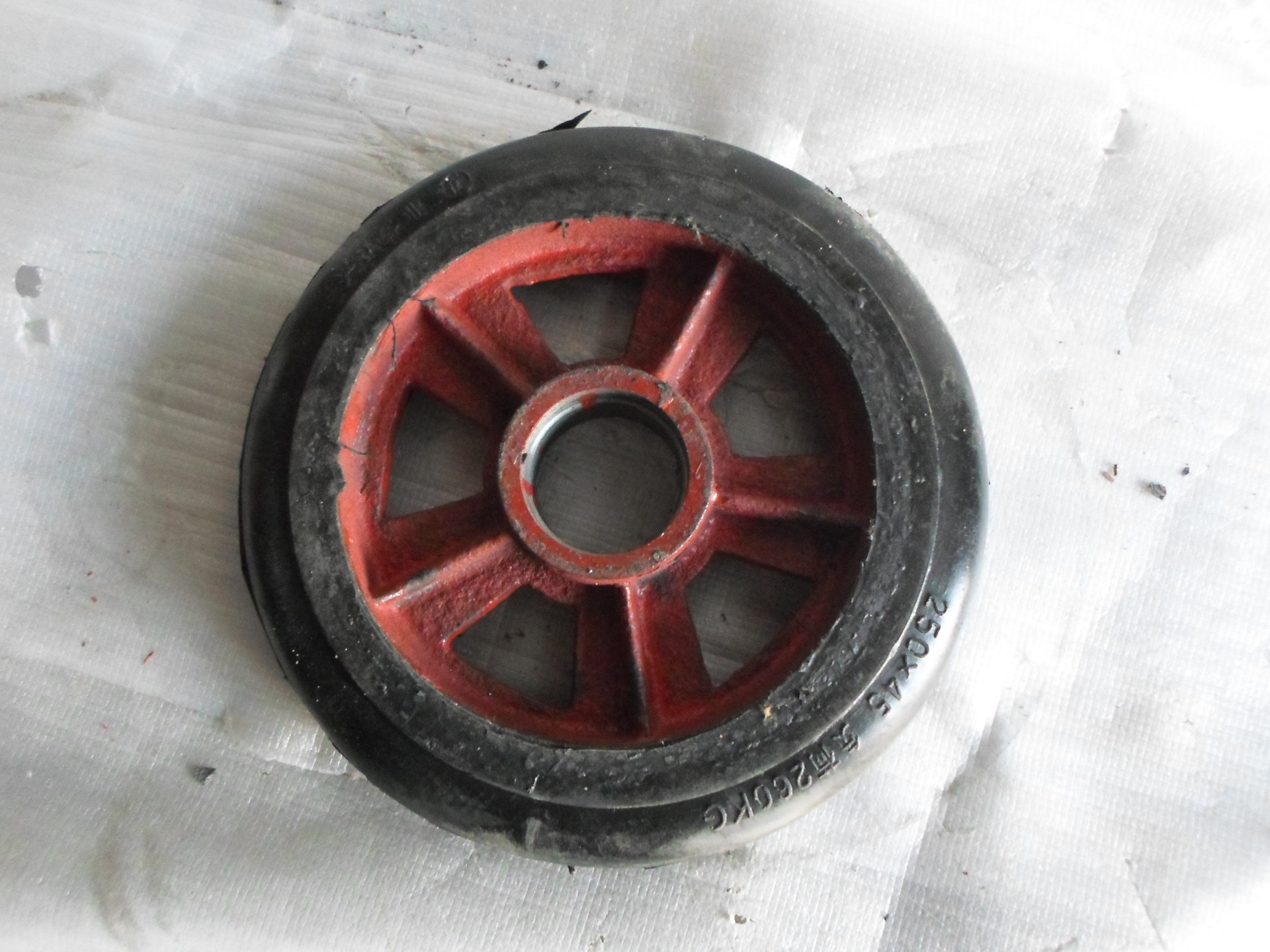 铁芯橡胶轮 重型万向脚轮 10寸圆顶橡胶槽轮 厂家热销供应.