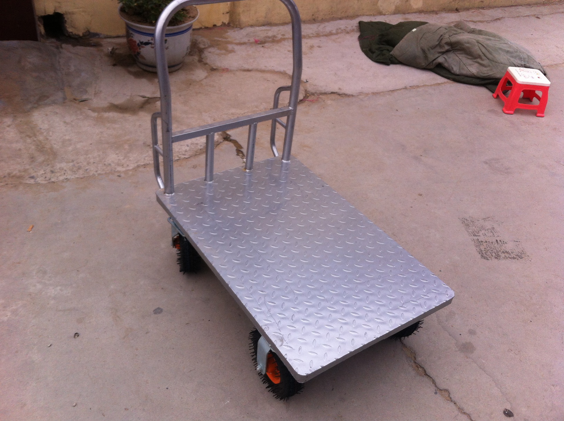 【加厚钢板手推平板车推货物流拉货车拖车静音车铁板车厂家直批】价格