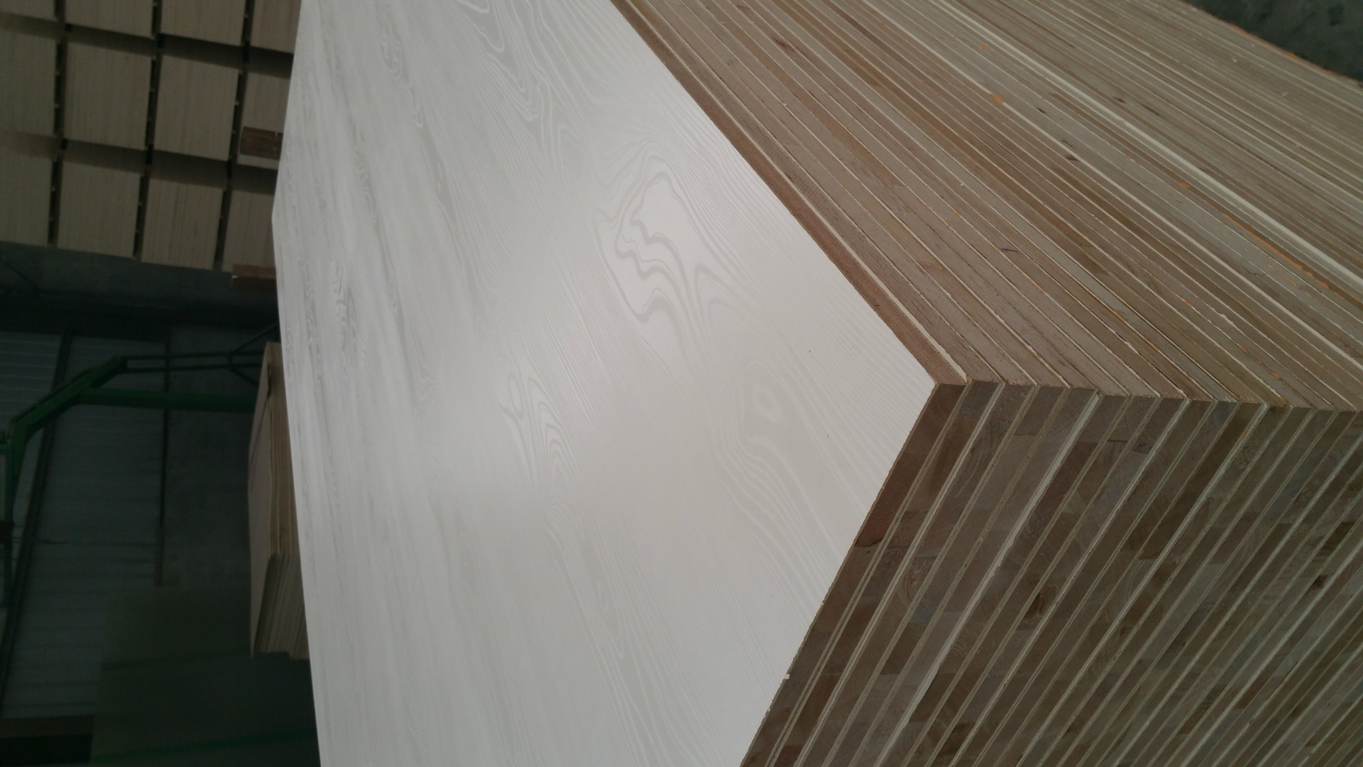 健康免漆生态板17mm暖白大浮雕