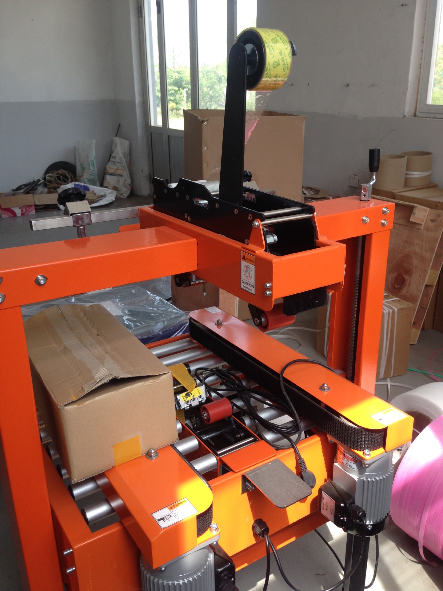 全自动胶带封箱机