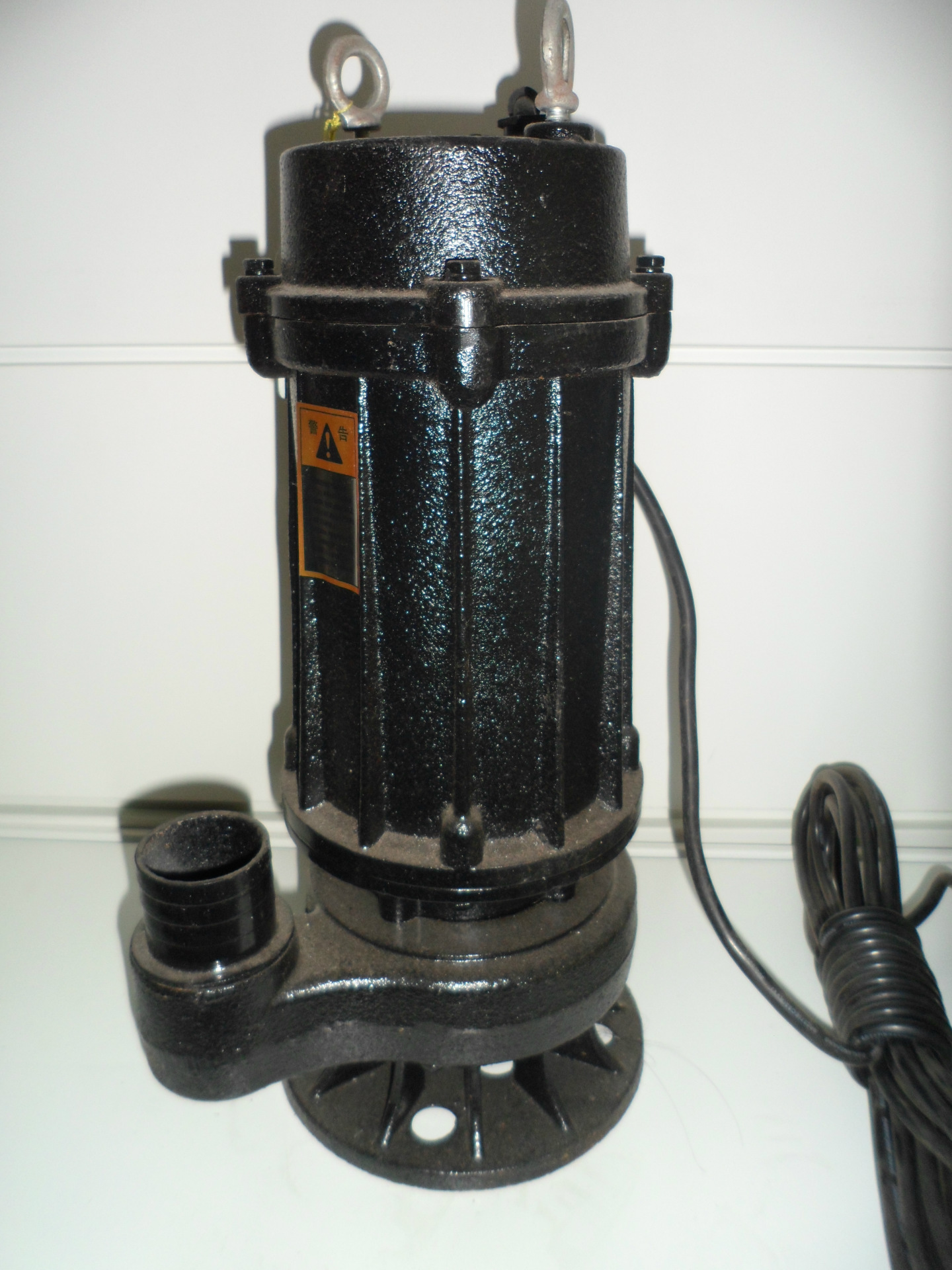 单吸式 性能:耐磨,耐腐蚀,不阻塞 用途:排污泵,潜水泵,污水泵,杂质泵