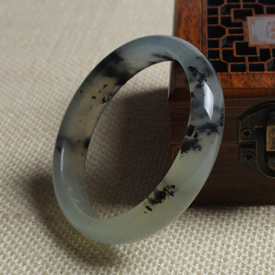 岫玉老料墨玉水墨飘花蛇纹玉手镯自然大方女款玉饰品