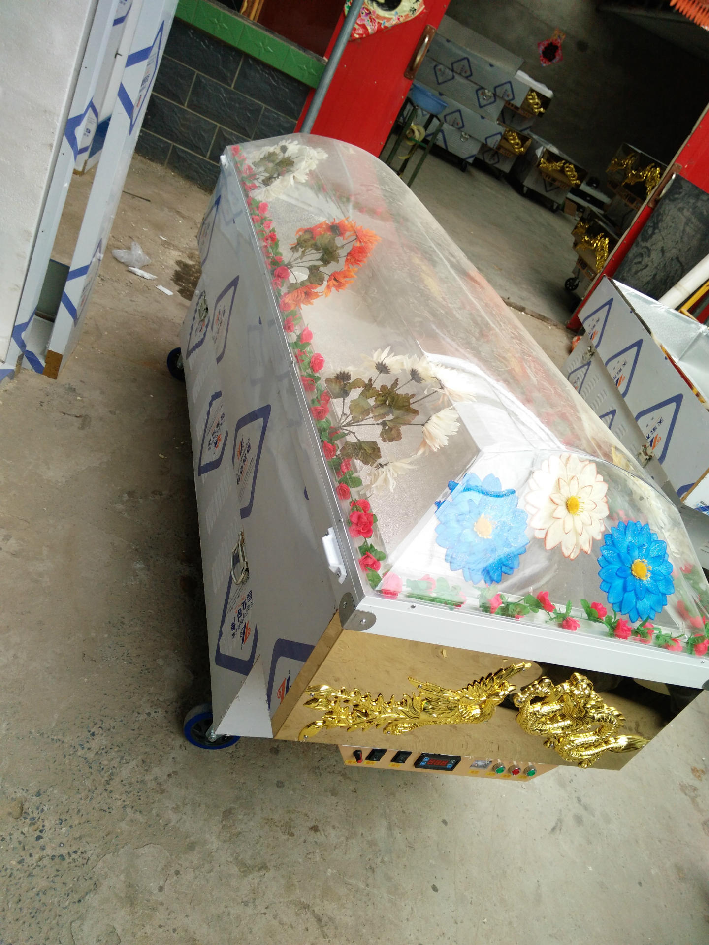 福寿园殡葬用品 骨灰盒 水晶棺 定做灵棚 拱门各种尺寸 厂家批发