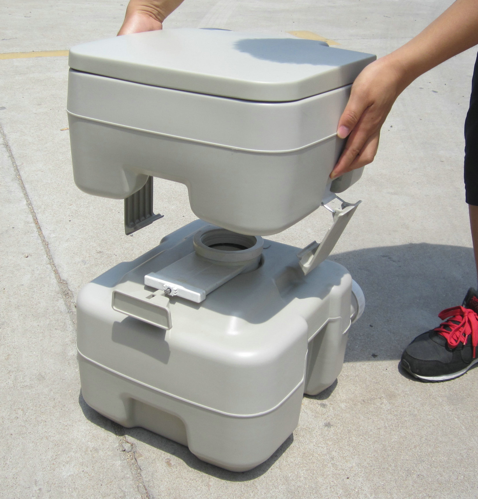 青岛创惠便携式冲水马桶 车载马桶 护理马桶 移动马桶坐便器