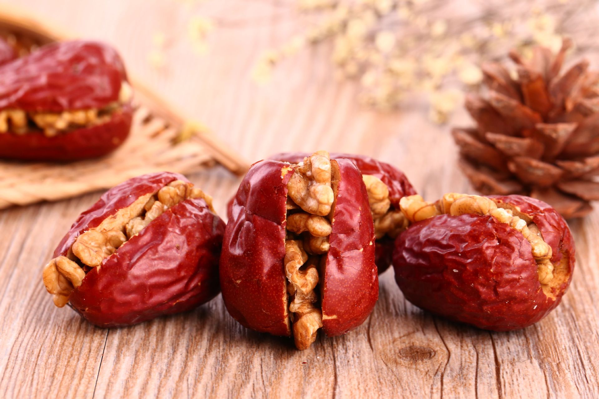 包邮 新疆特产和田玉枣 大红枣夹核桃仁 色香味俱全 批发-核桃网