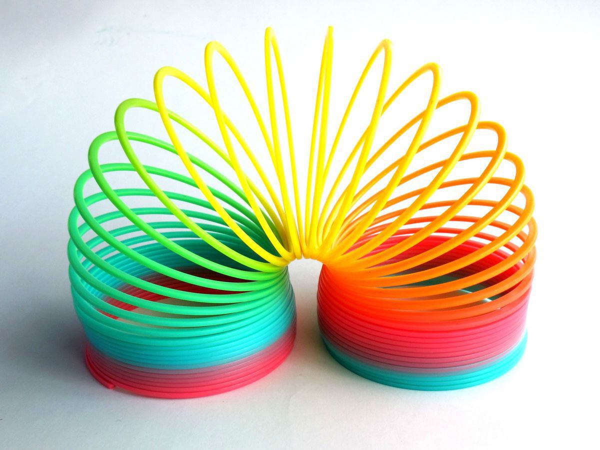 地摊热卖玩具7*6cm彩虹圈 魔法环 经典益智玩具弹簧圈 新奇特批发